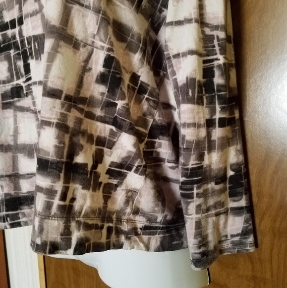 Designer top geometric pattern - Picture 3 of 5